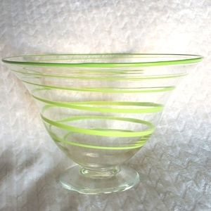 🖤 3/$15 Green Swirl Glass Bowl